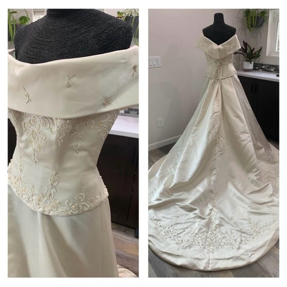 🚫SOLS🚫Champagne Off  Shoulder Atelier Diagonal Sample Wedding gown Size 12 - Picture 1 of 10